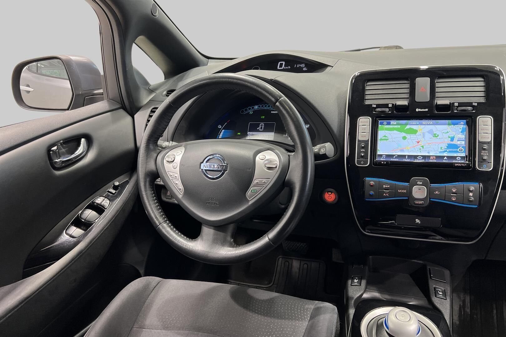 Nissan Leaf iso kuva 24