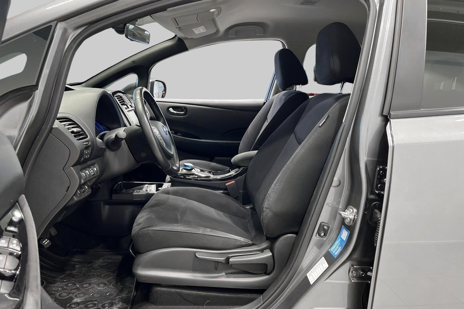 Nissan Leaf iso kuva 9