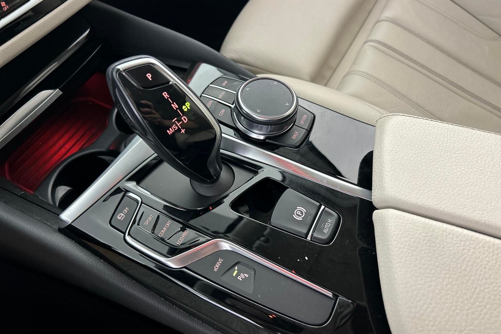 BMW 5-SARJA iso kuva 24