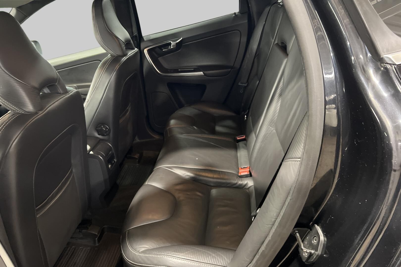 Volvo XC60 iso kuva 10