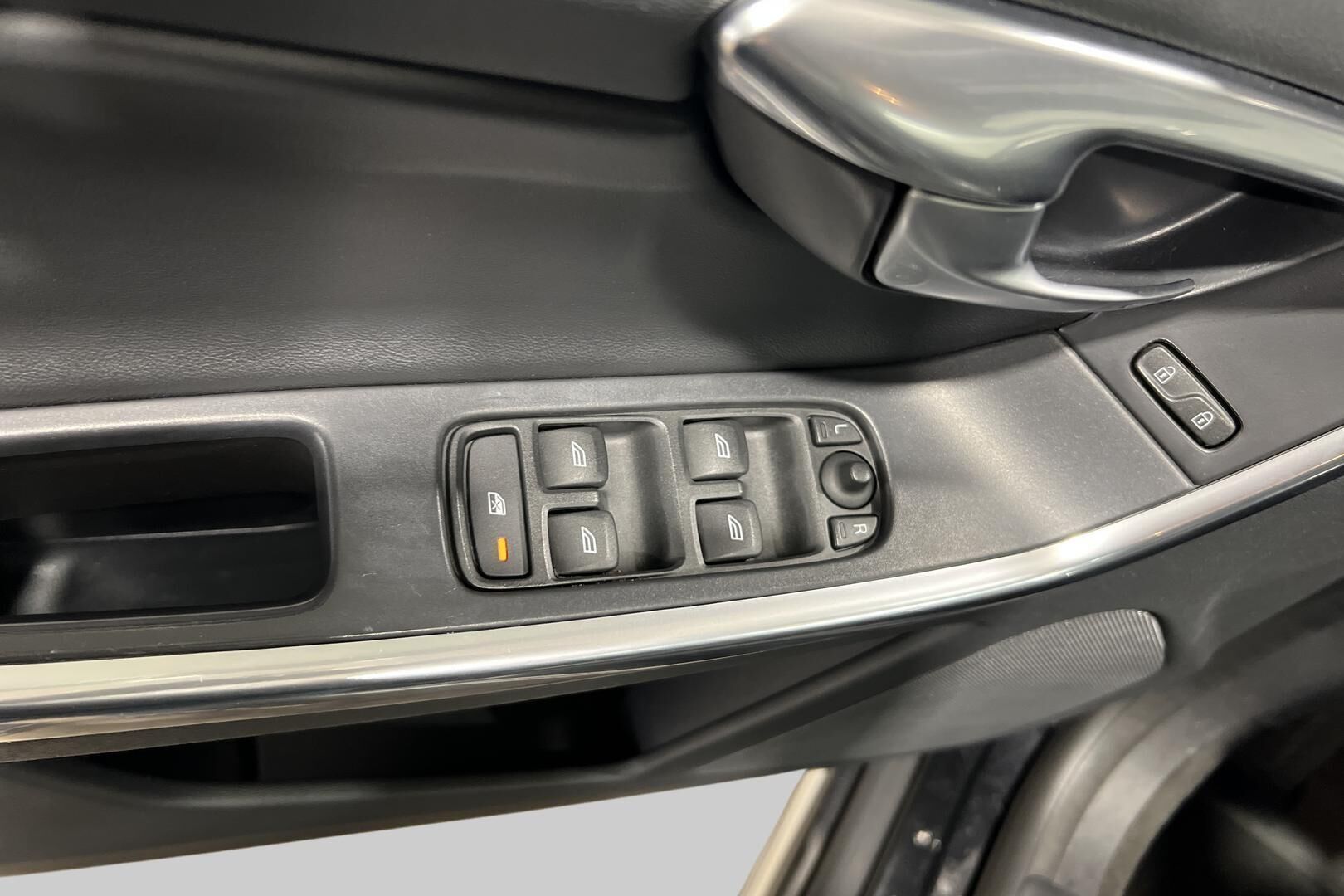 Volvo XC60 iso kuva 14