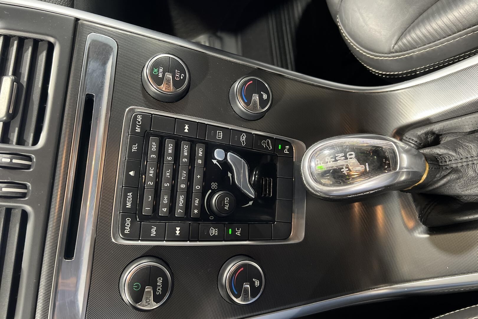 Volvo XC60 iso kuva 16