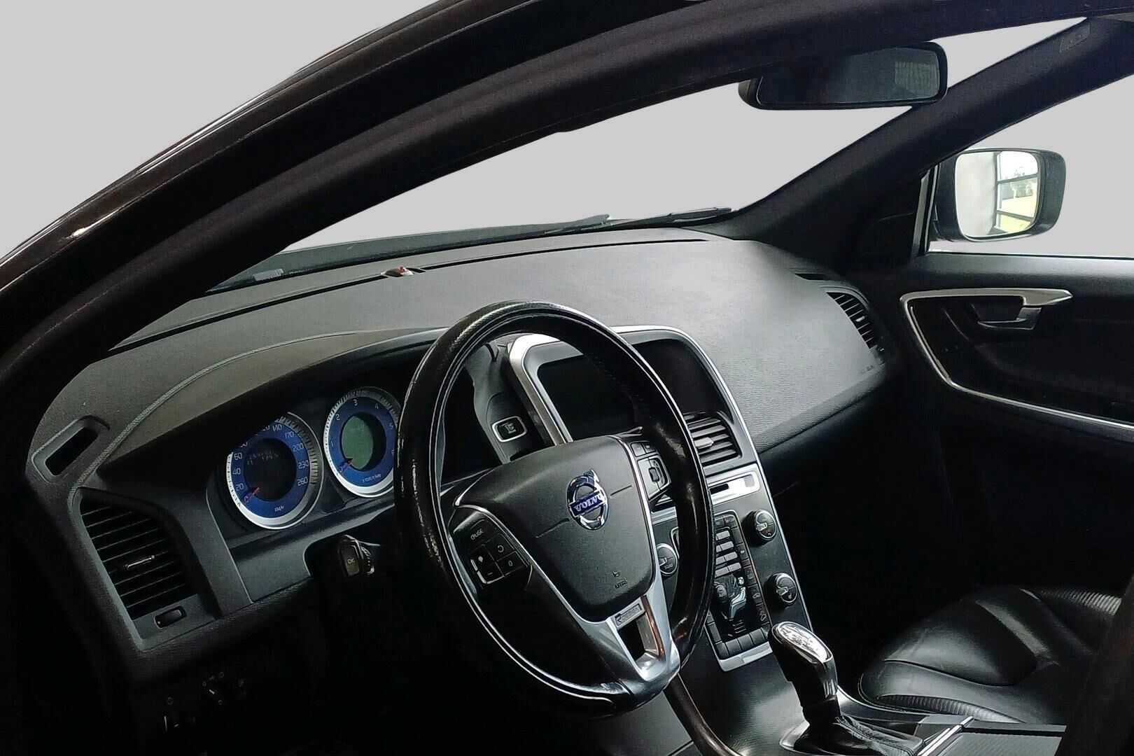 Volvo XC60 iso kuva 2
