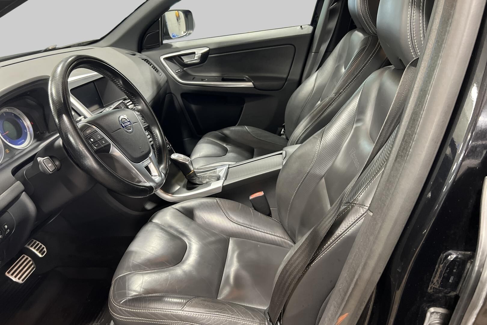 Volvo XC60 iso kuva 9
