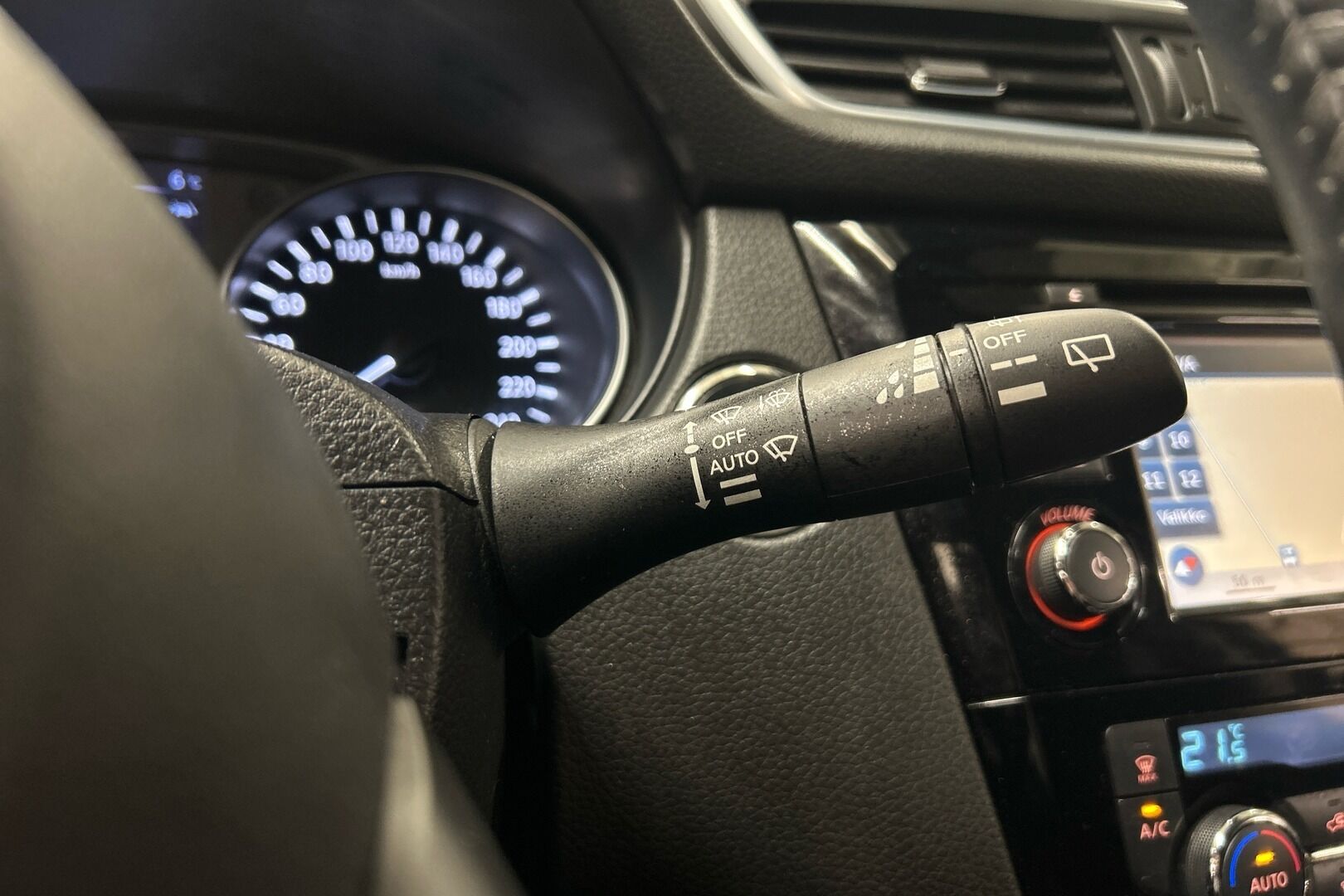 Nissan Qashqai iso kuva 18