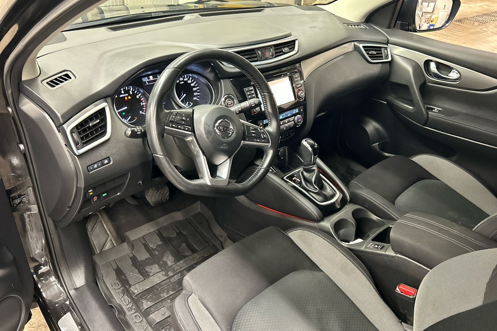 Nissan Qashqai iso kuva 23