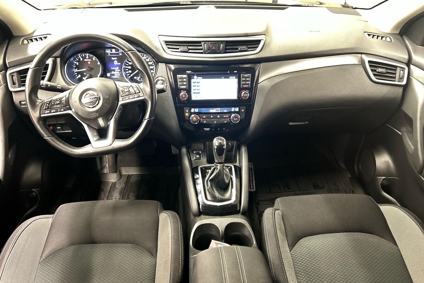 Nissan Qashqai iso kuva 6