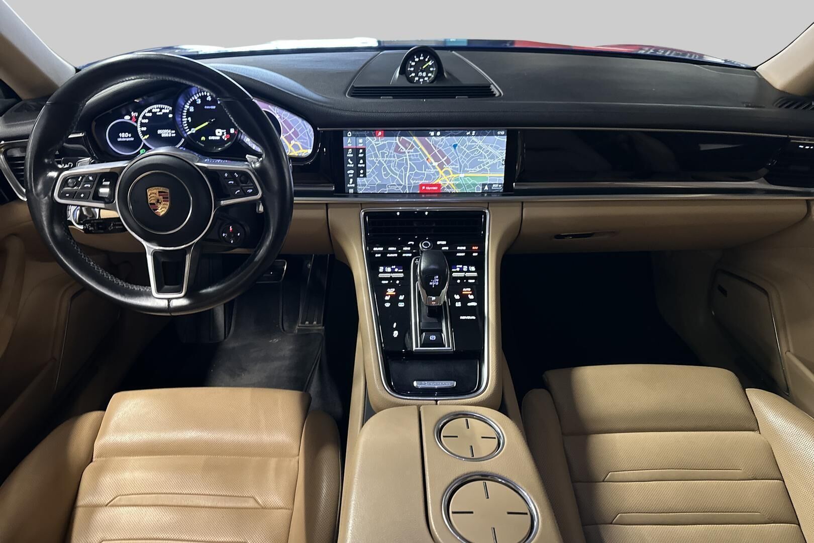 Porsche Panamera iso kuva 29