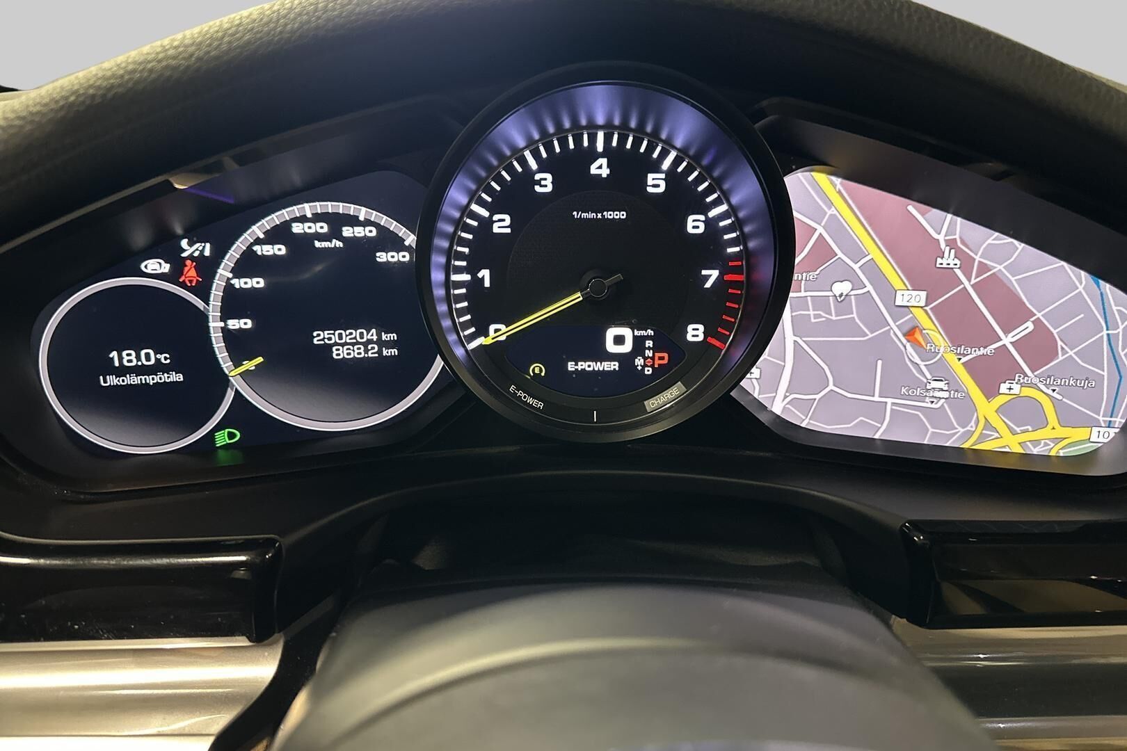 Porsche Panamera iso kuva 6