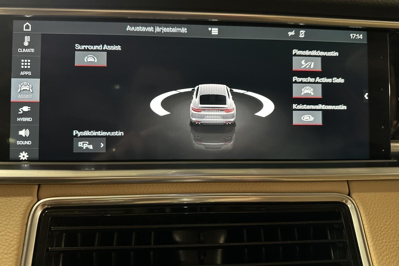 Porsche Panamera iso kuva 9