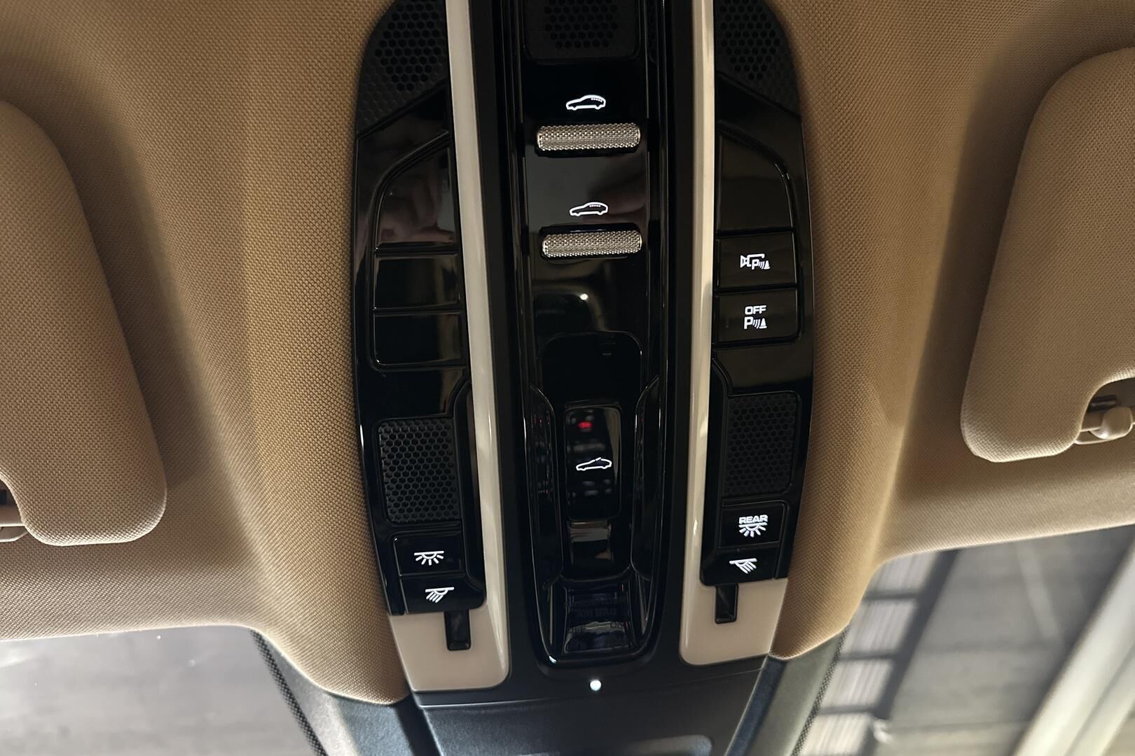 Porsche Panamera iso kuva 12