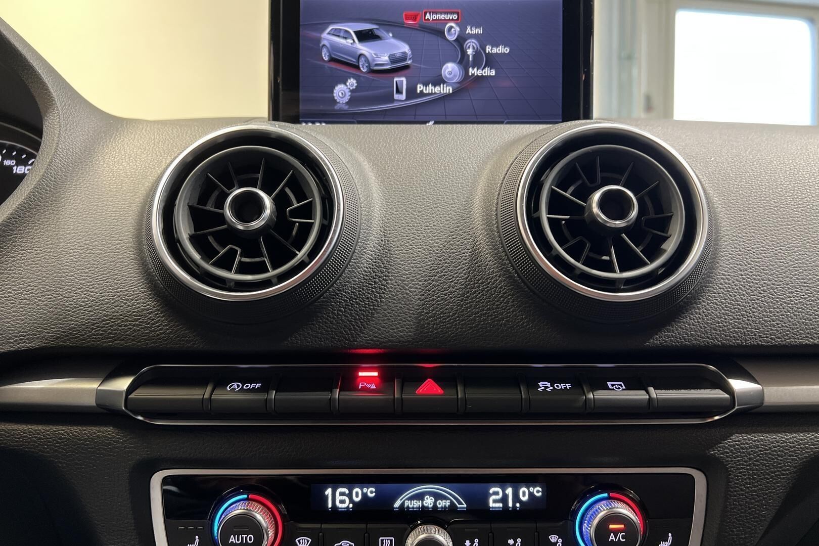 Audi A3 iso kuva 17