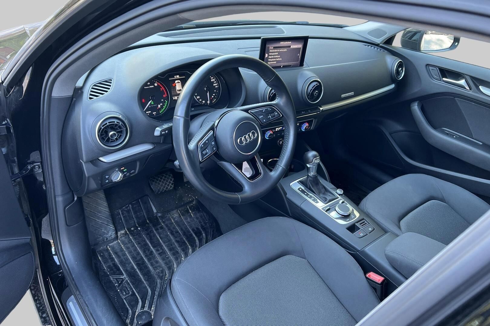 Audi A3 iso kuva 2