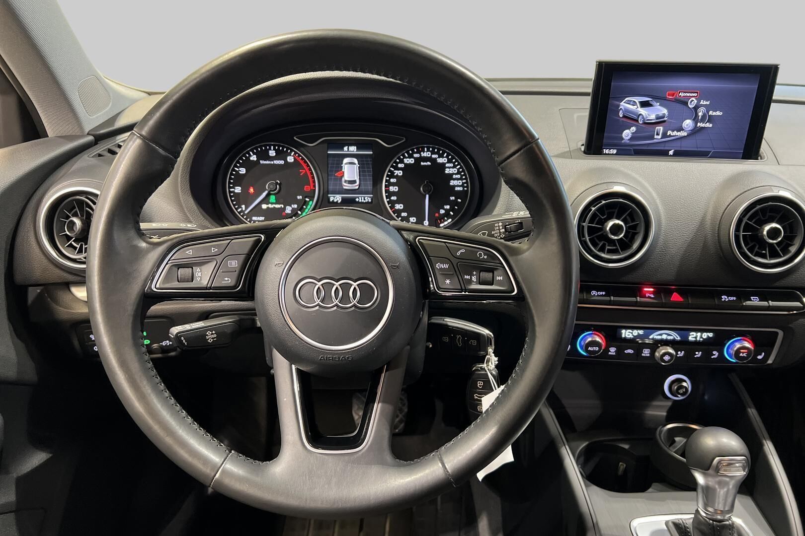 Audi A3 iso kuva 28