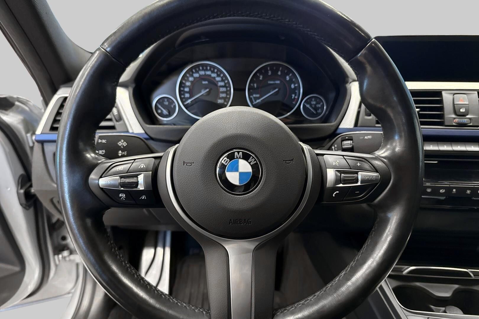 BMW 3-sarja iso kuva 18