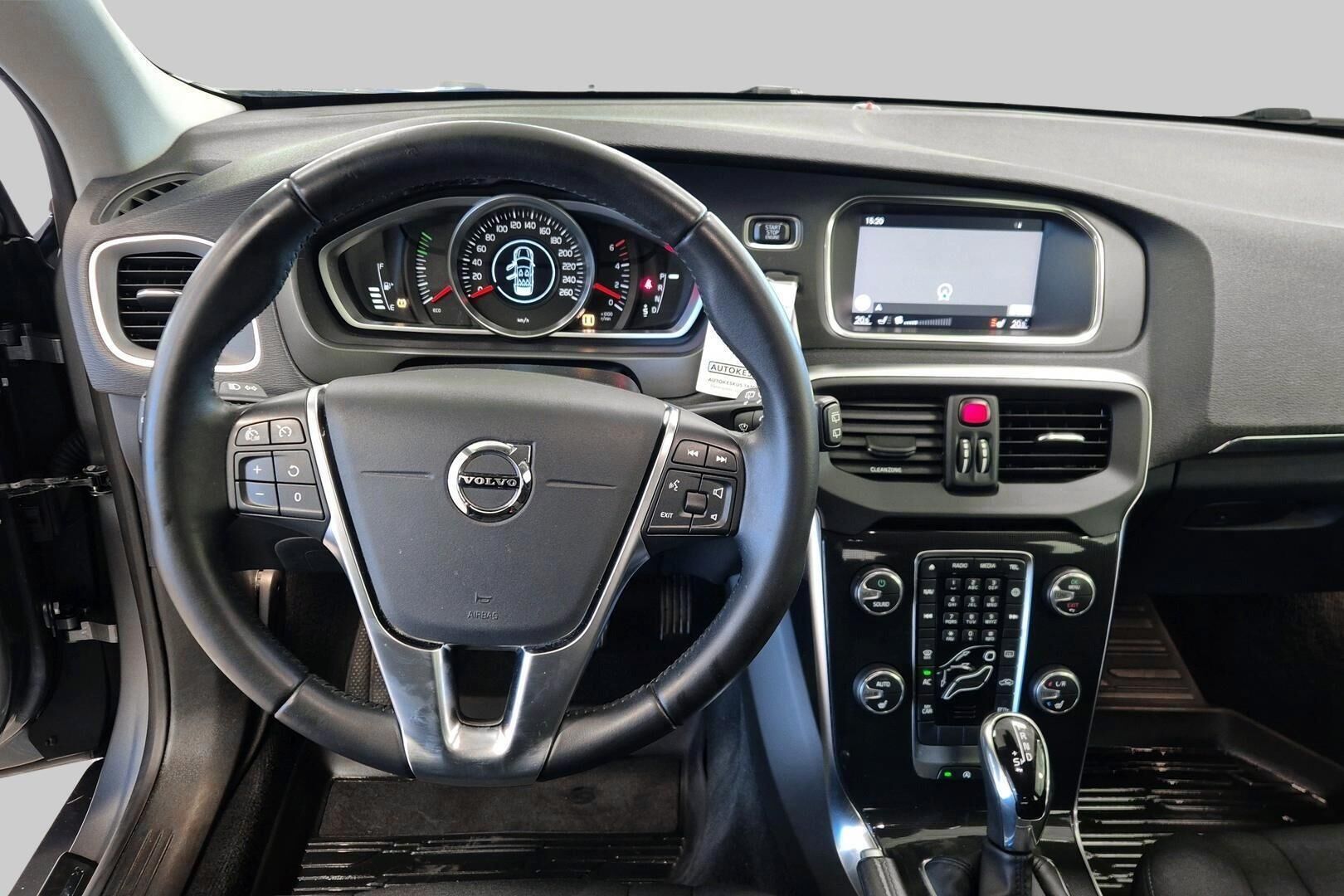 Volvo V40 iso kuva 10