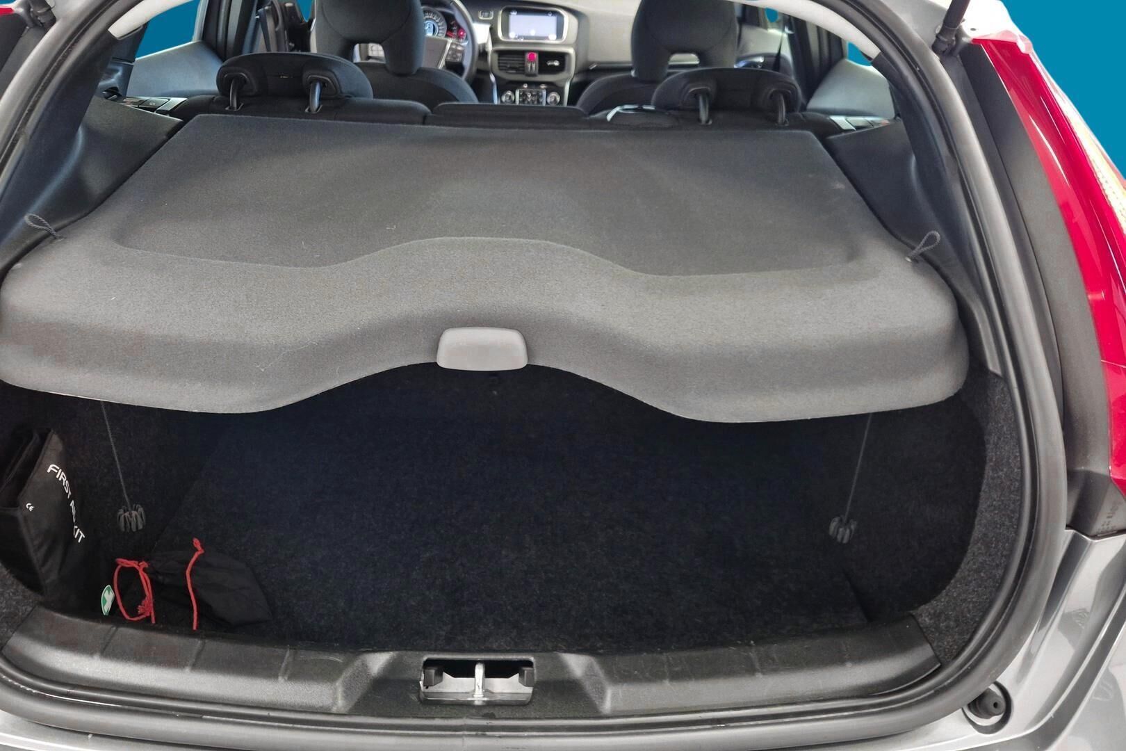 Volvo V40 iso kuva 11