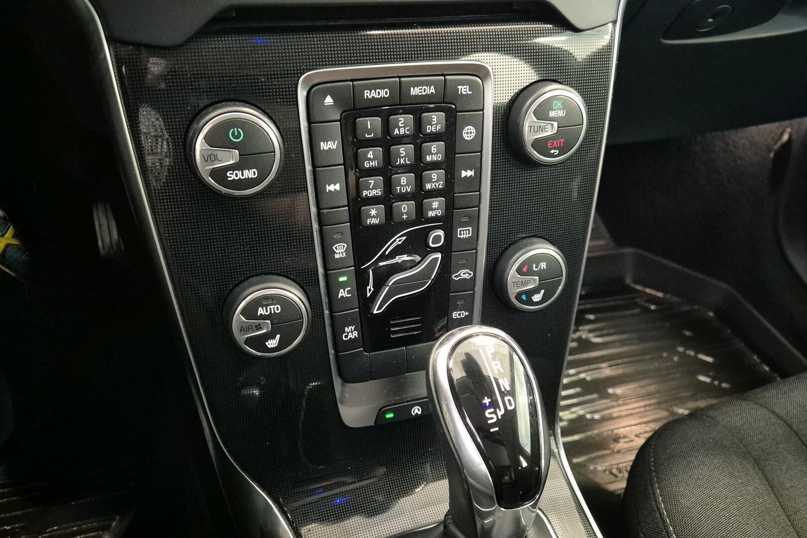Volvo V40 iso kuva 14