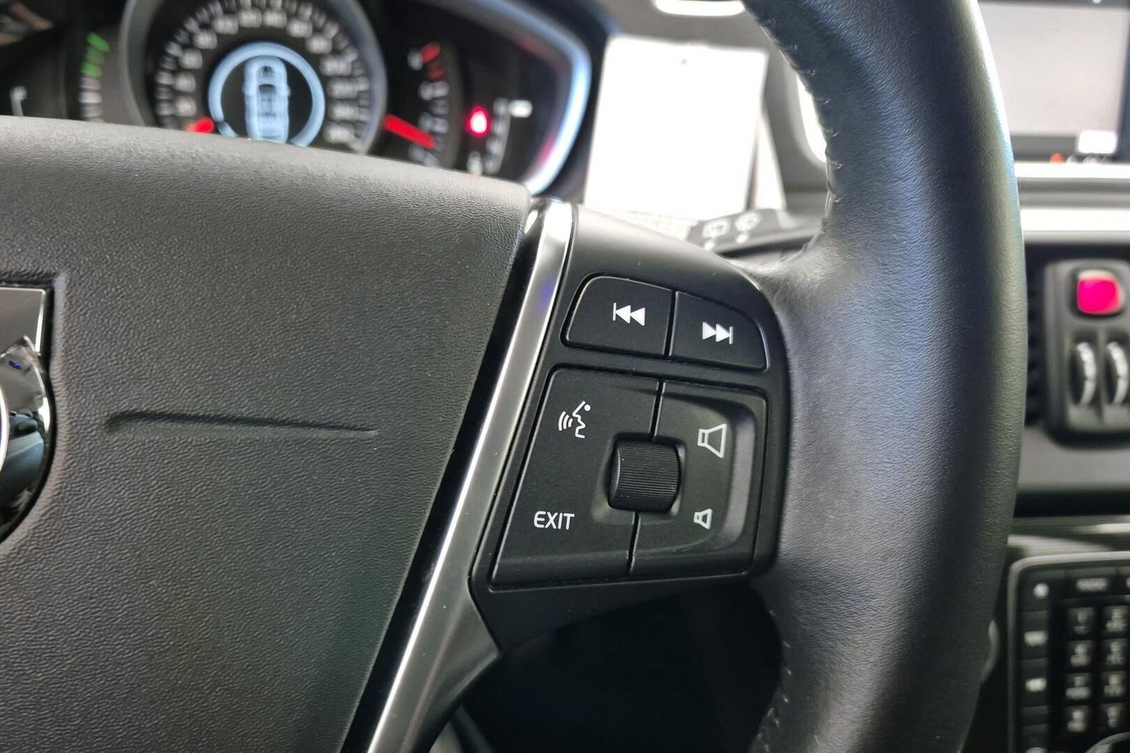 Volvo V40 iso kuva 23