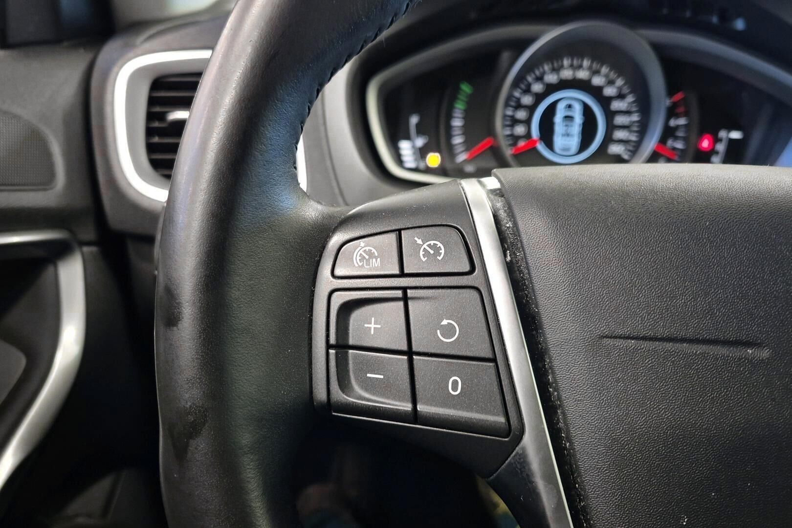 Volvo V40 iso kuva 15