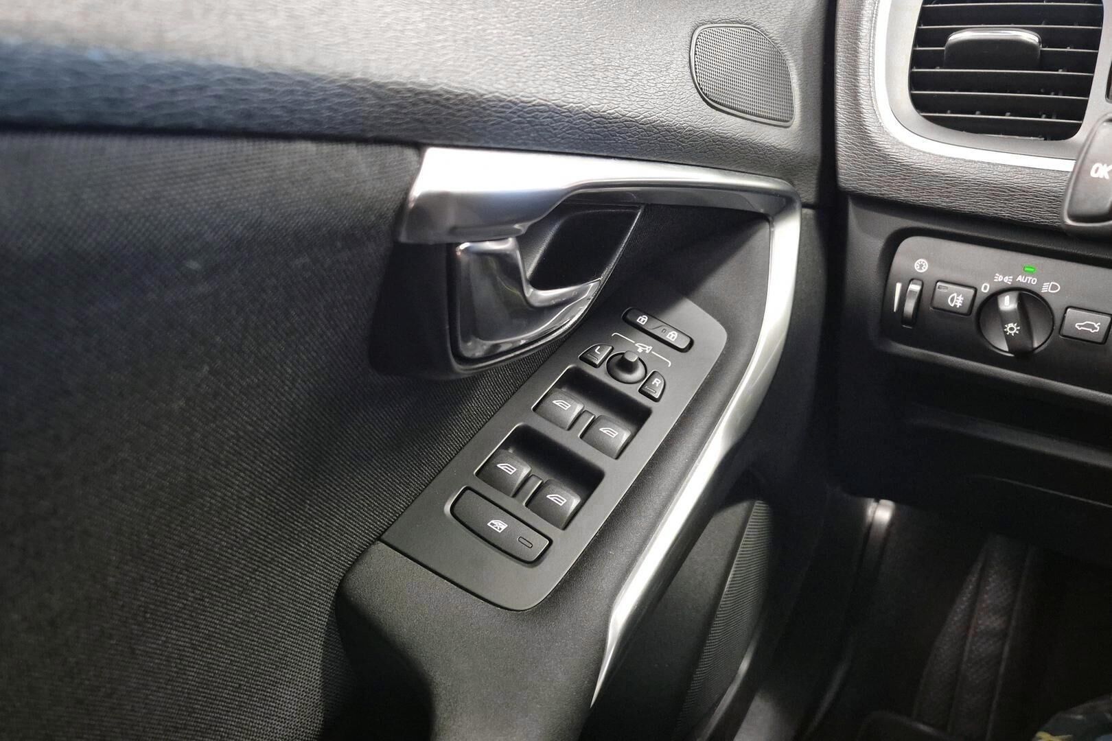 Volvo V40 iso kuva 16