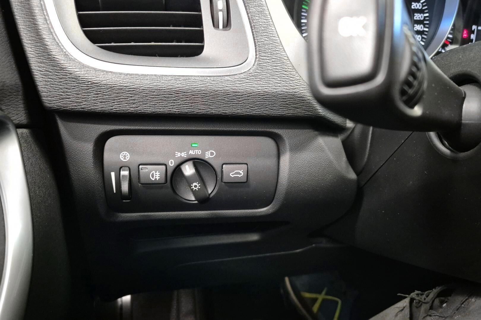 Volvo V40 iso kuva 17