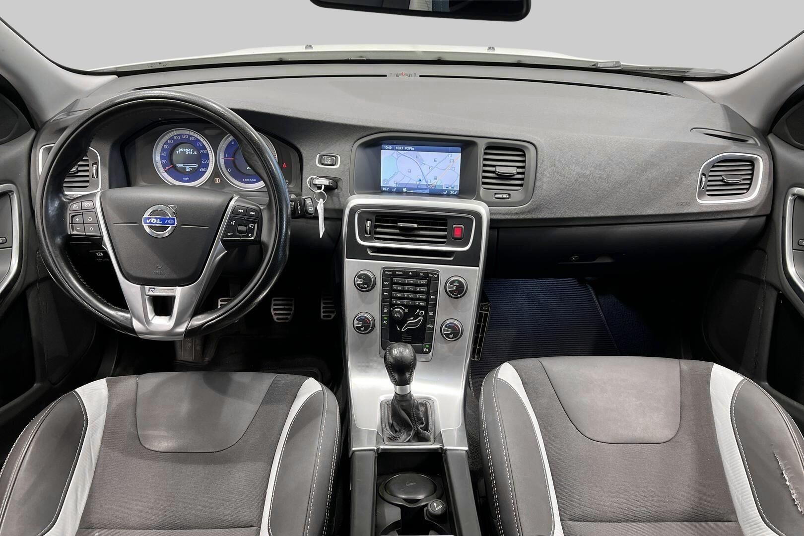 Volvo V60 iso kuva 11