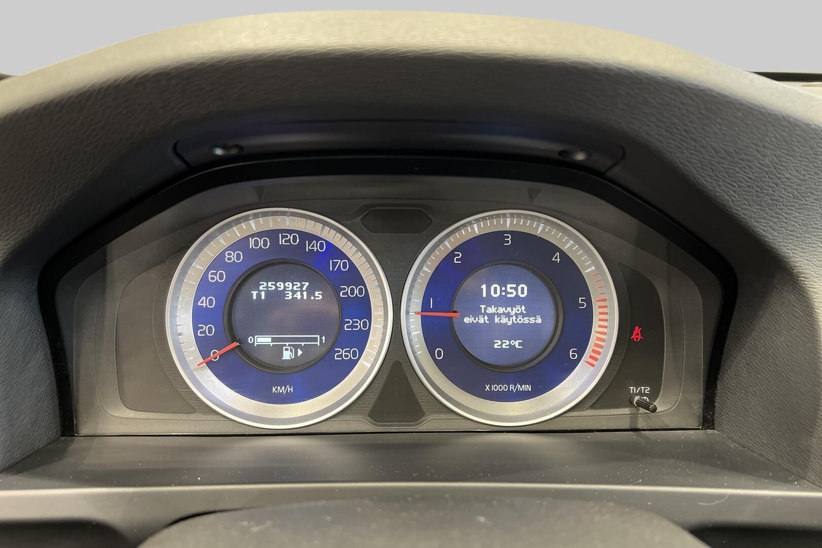 Volvo V60 iso kuva 14