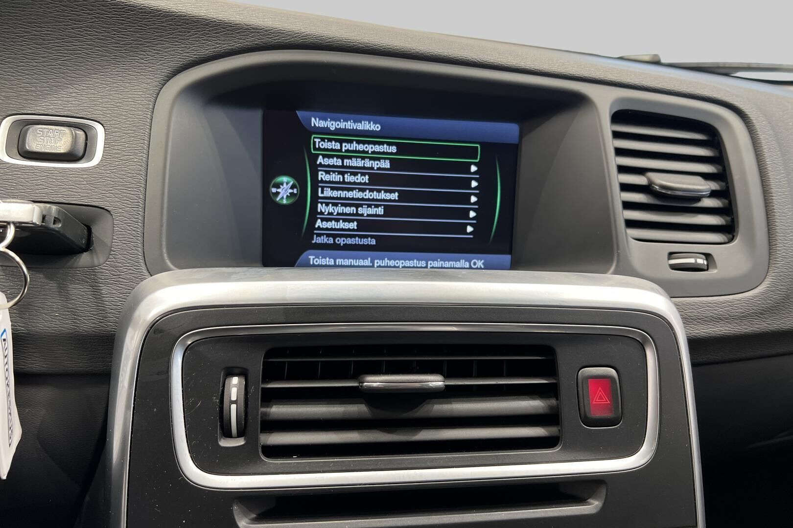 Volvo V60 iso kuva 17