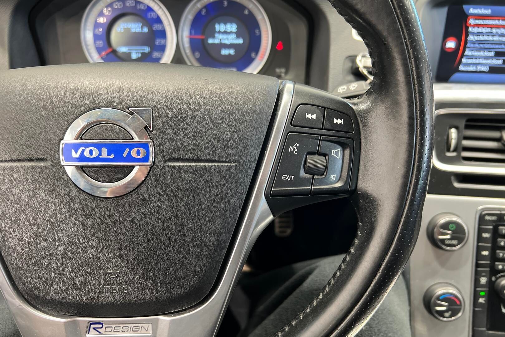 Volvo V60 iso kuva 25