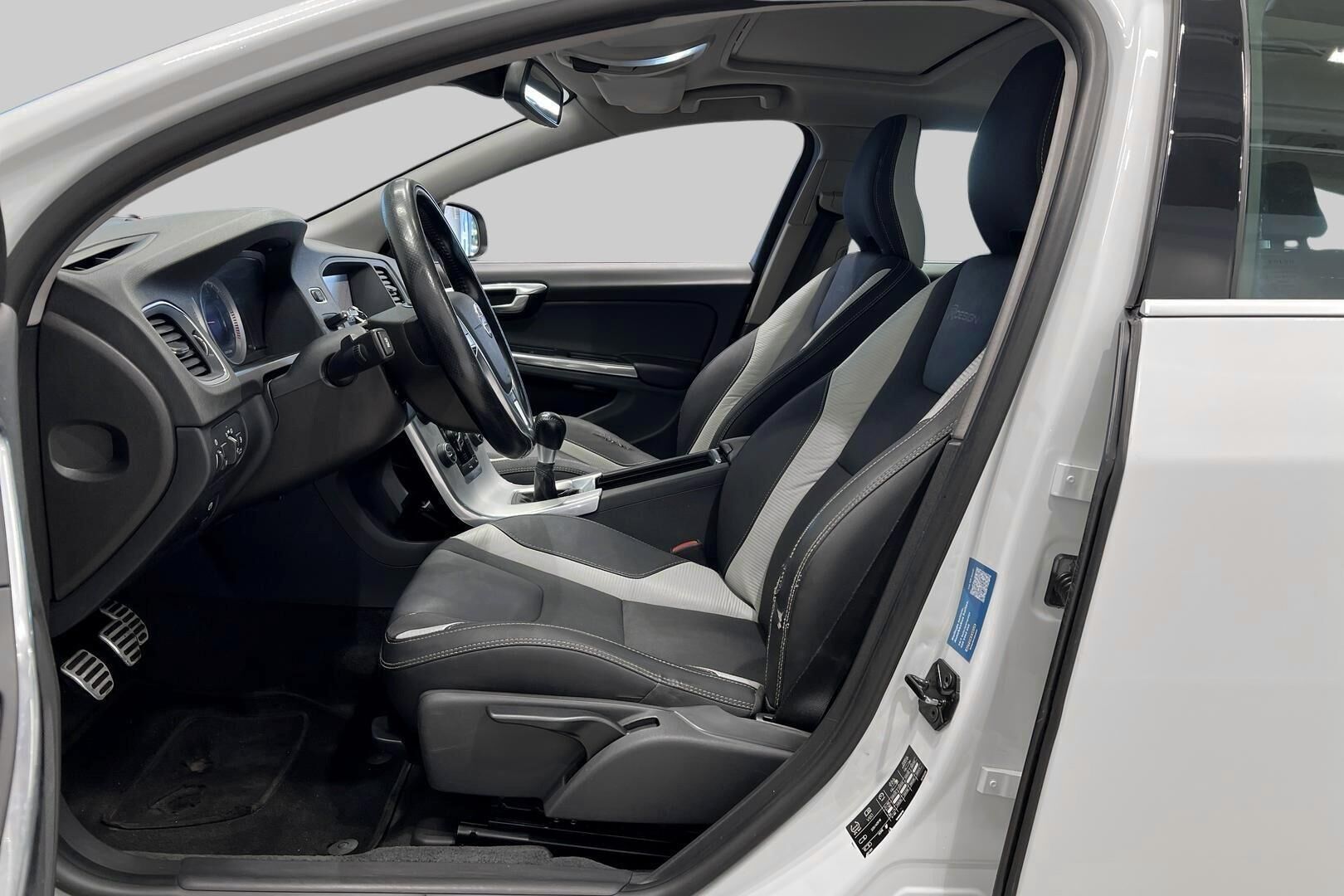 Volvo V60 iso kuva 9
