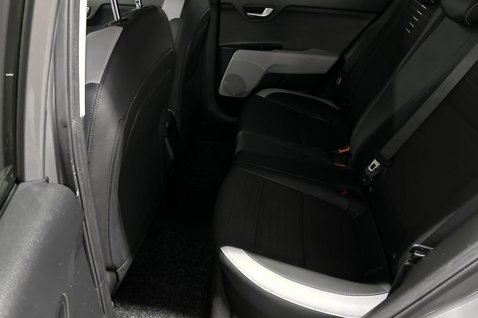 Kia Stonic iso kuva 5