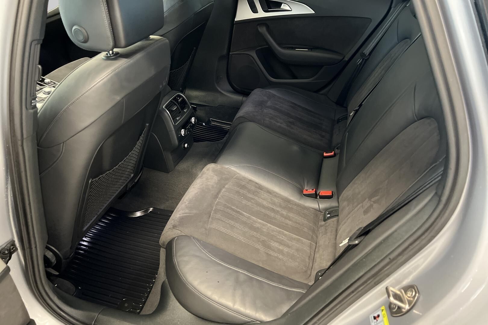 Audi A6 iso kuva 10