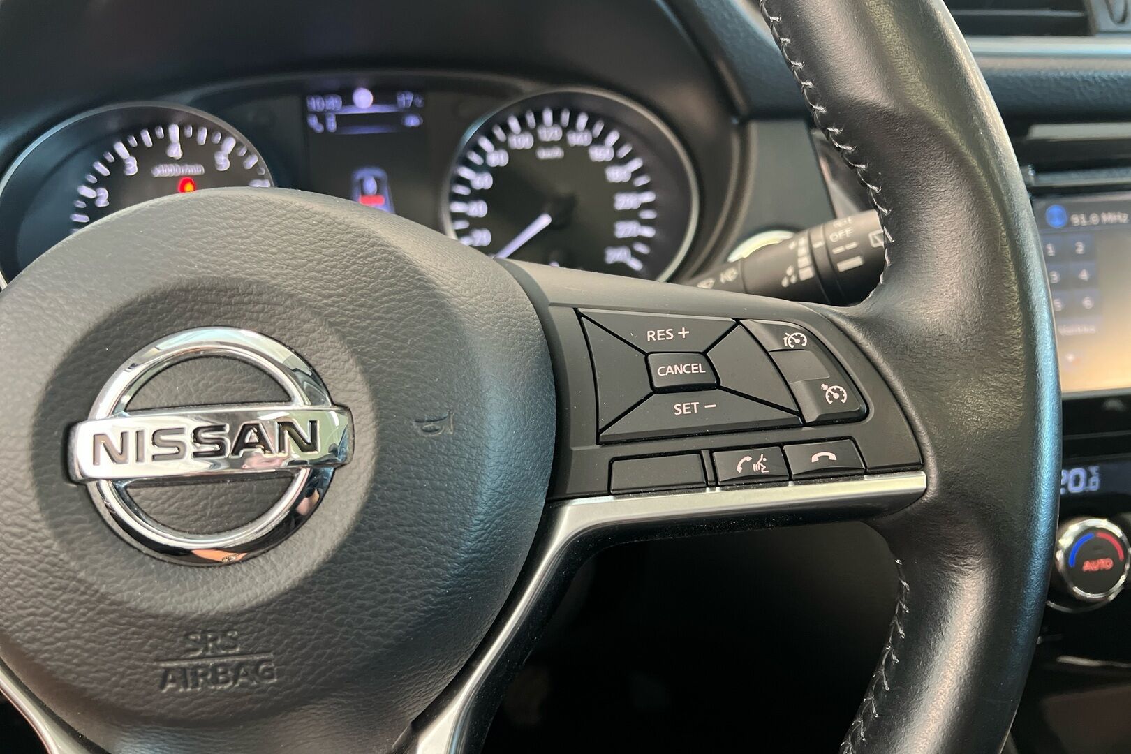 Nissan Qashqai iso kuva 16