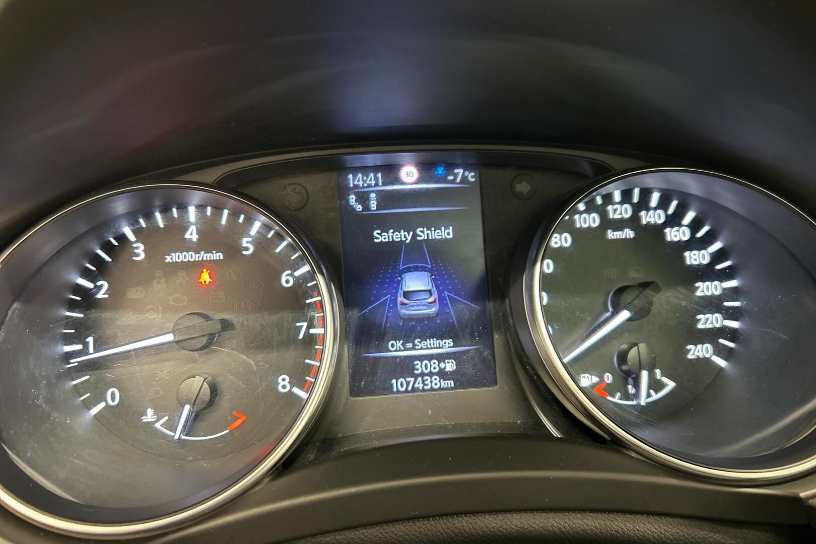 Nissan Qashqai iso kuva 14