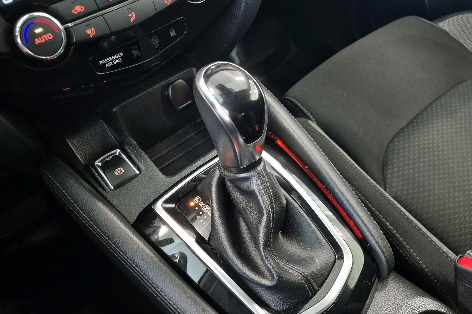 Nissan Qashqai iso kuva 15
