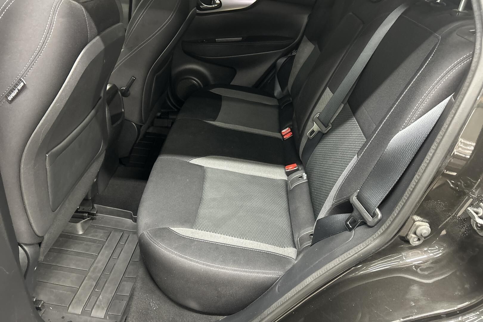 Nissan Qashqai iso kuva 8