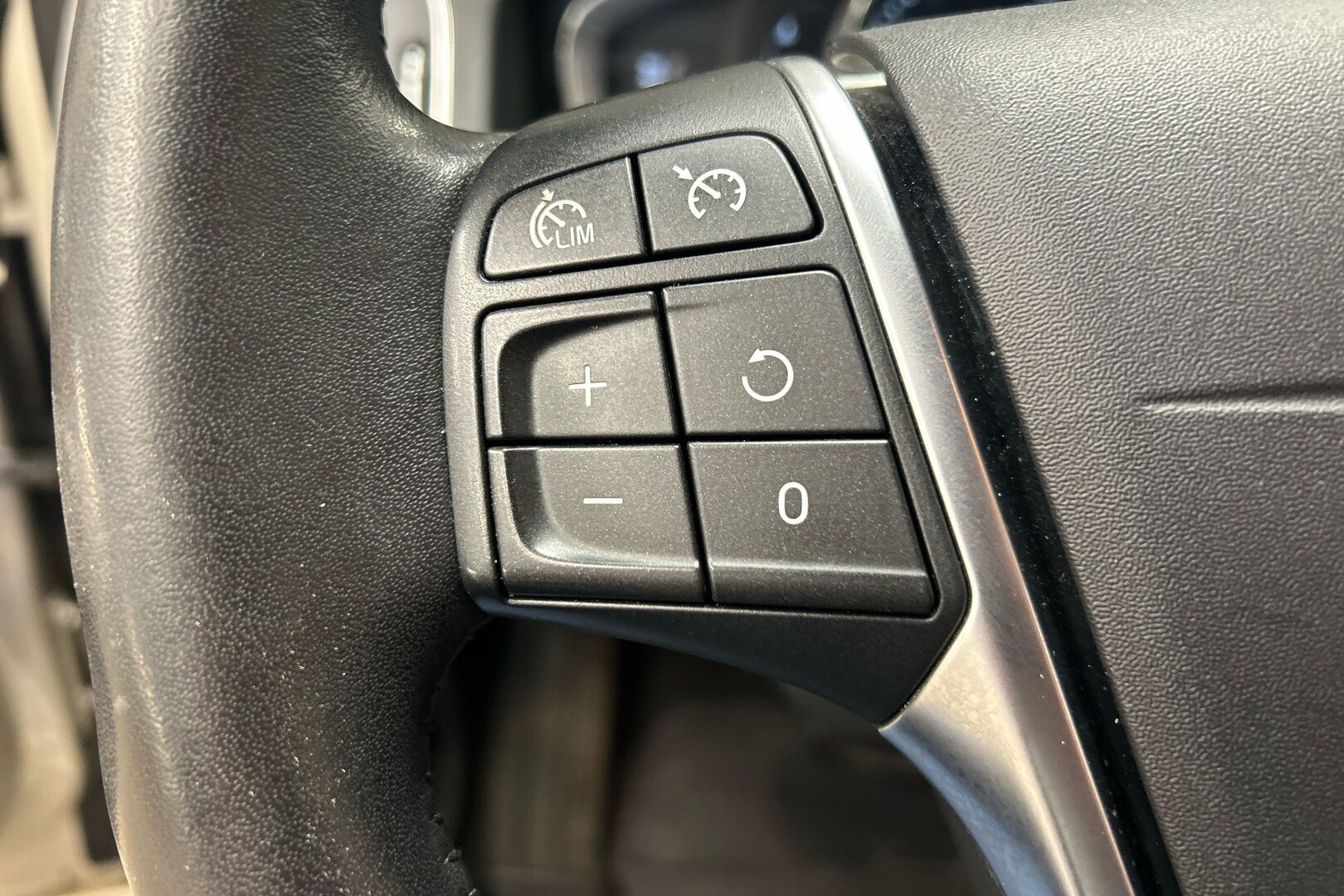 Volvo V60 iso kuva 11