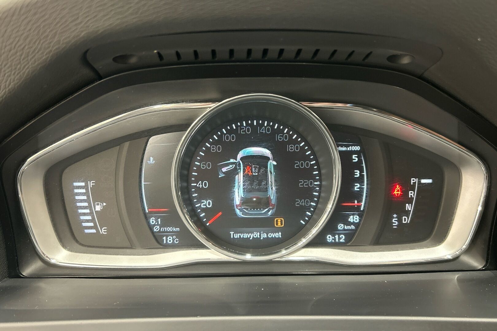 Volvo V60 iso kuva 12