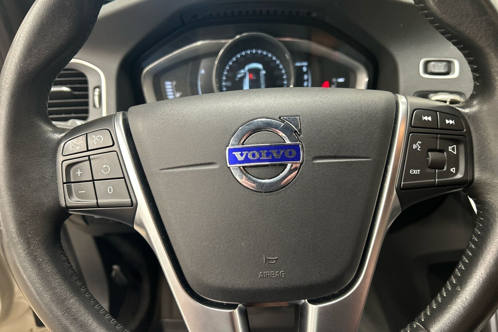 Volvo V60 iso kuva 22