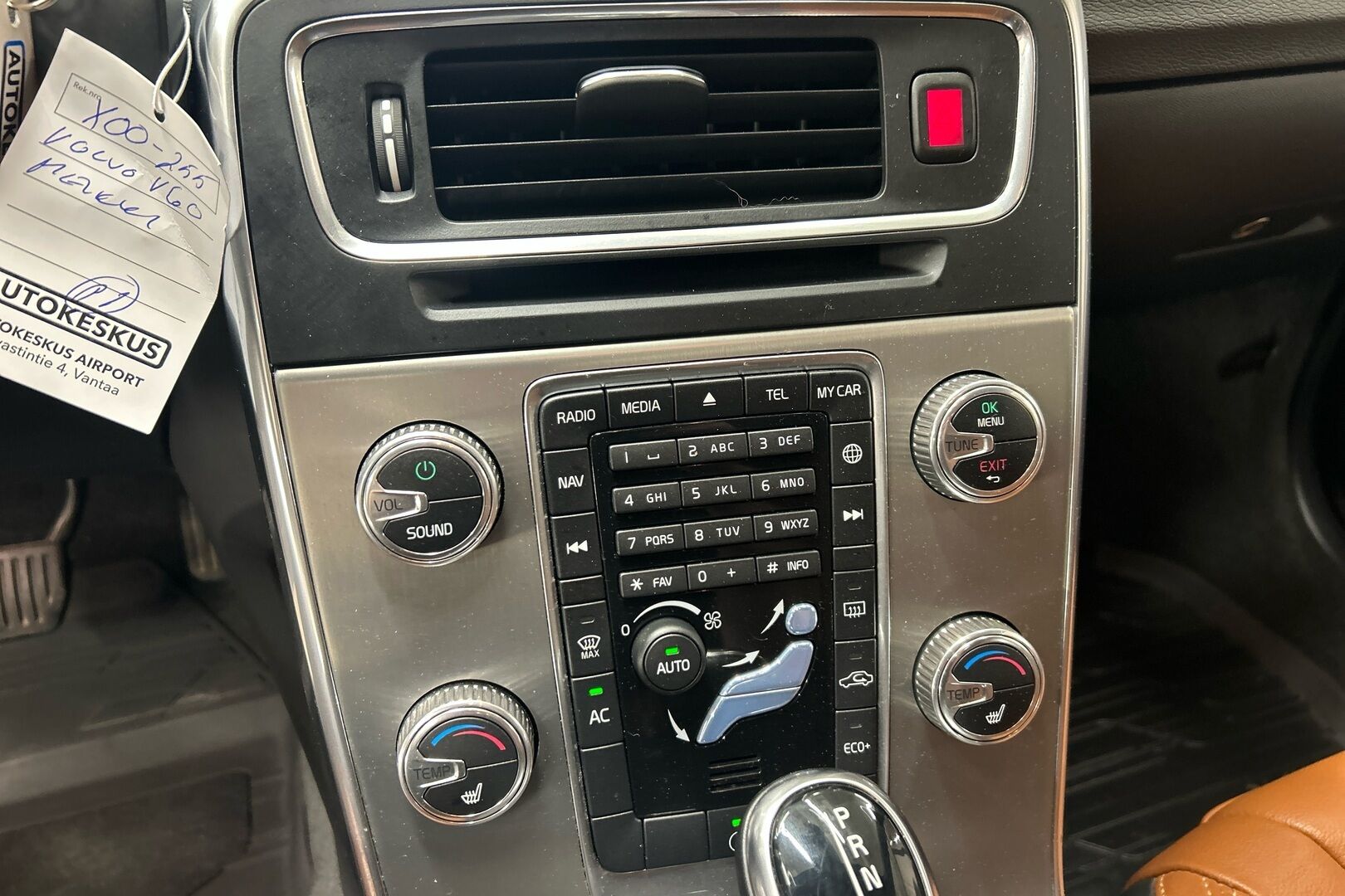 Volvo V60 iso kuva 14