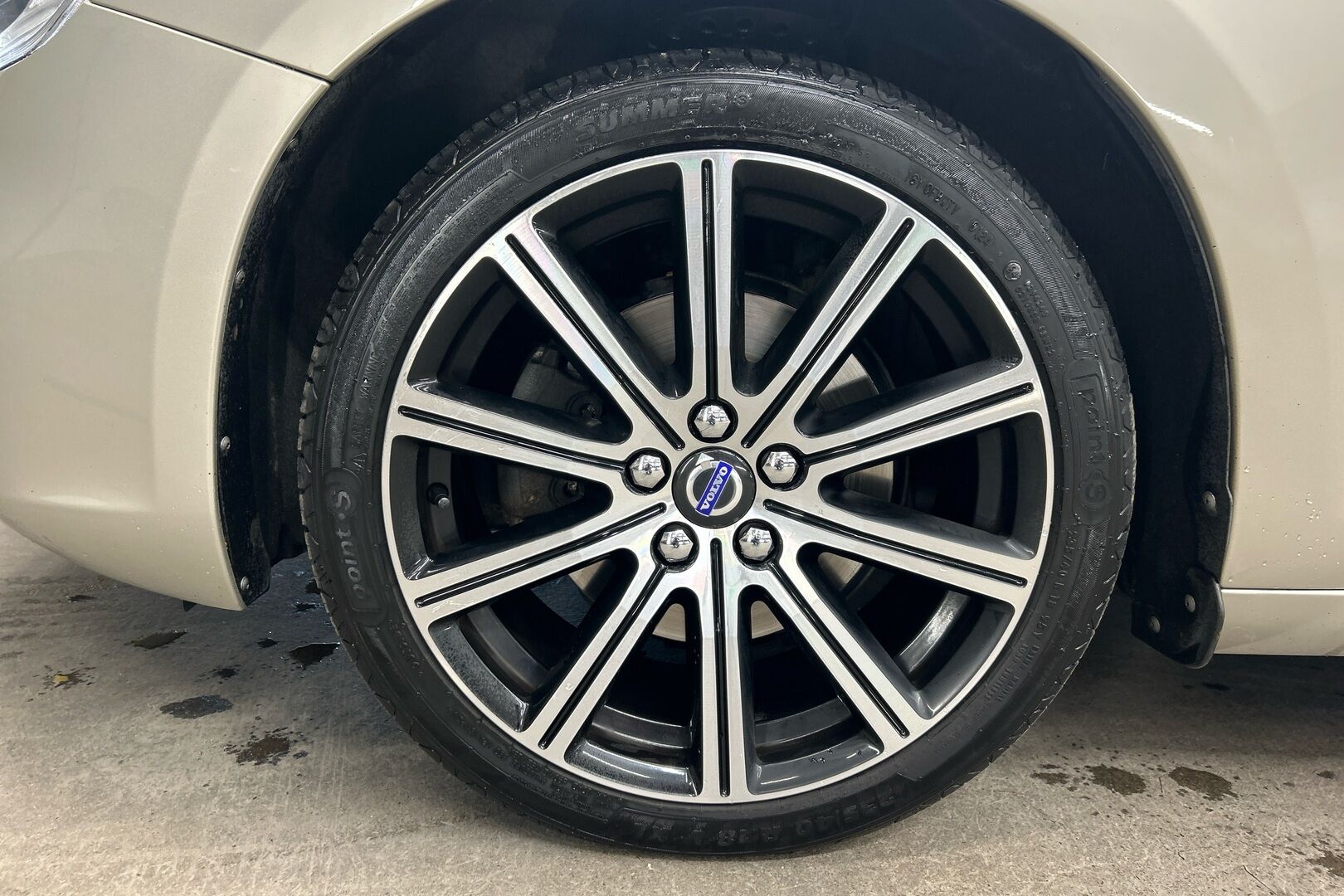 Volvo V60 iso kuva 23
