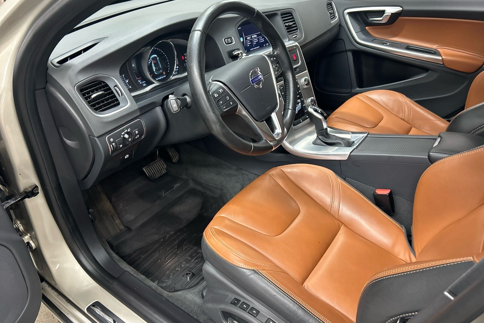 Volvo V60 iso kuva 5