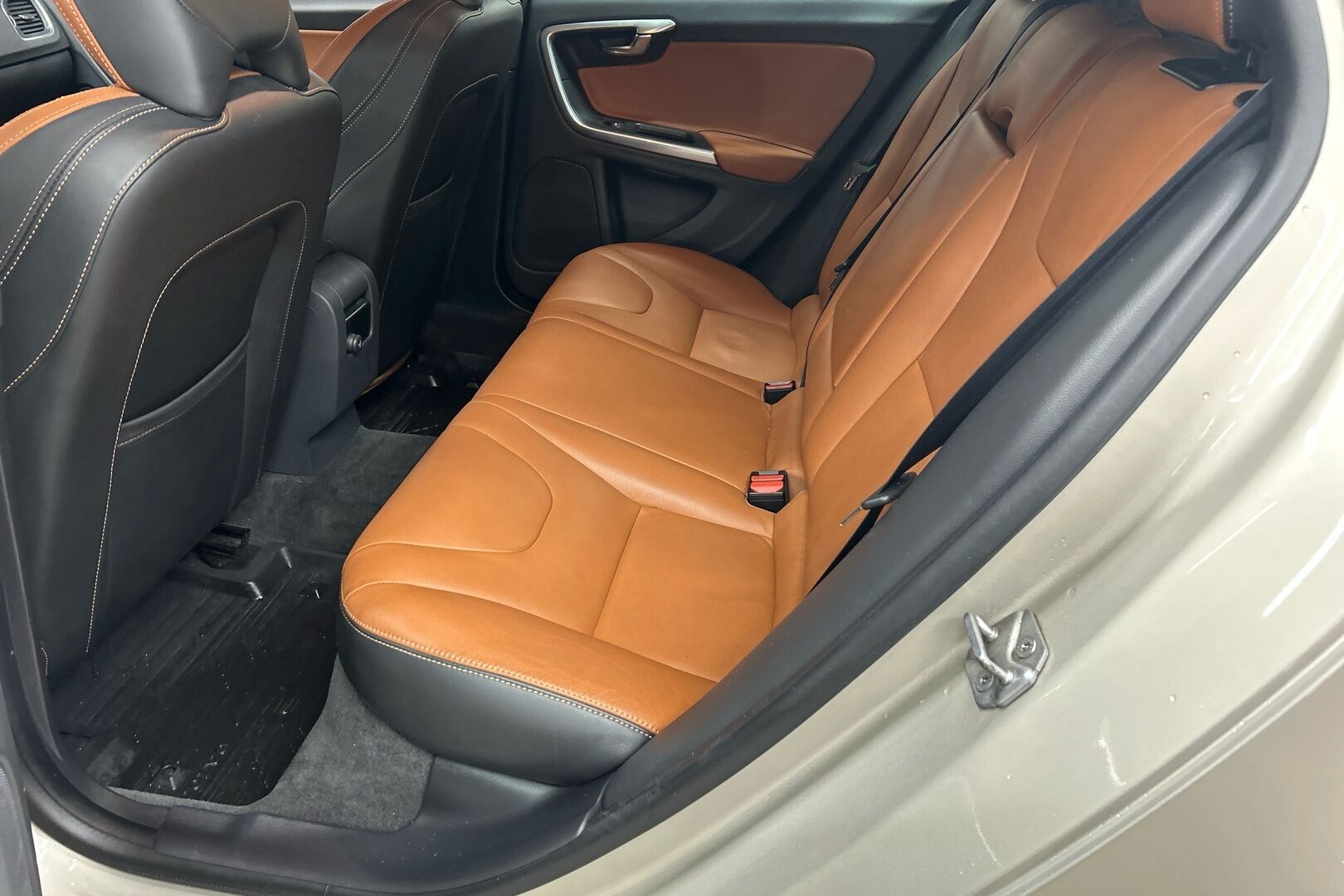 Volvo V60 iso kuva 20
