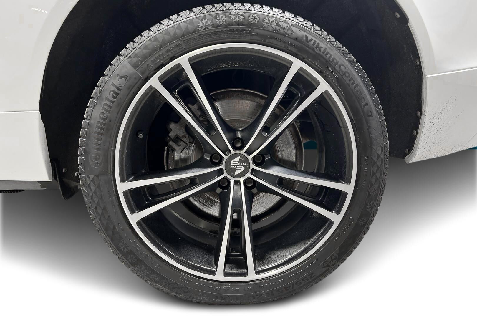 Volvo XC60 iso kuva 23