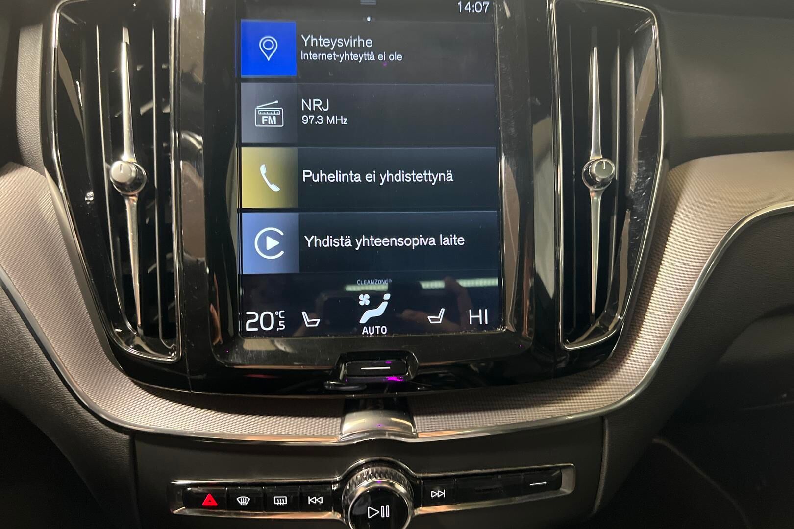 Volvo XC60 iso kuva 13