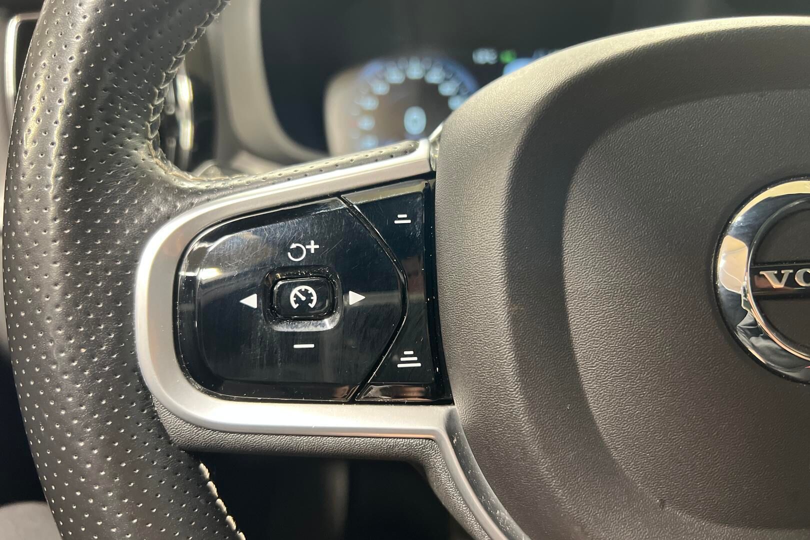 Volvo XC60 iso kuva 14