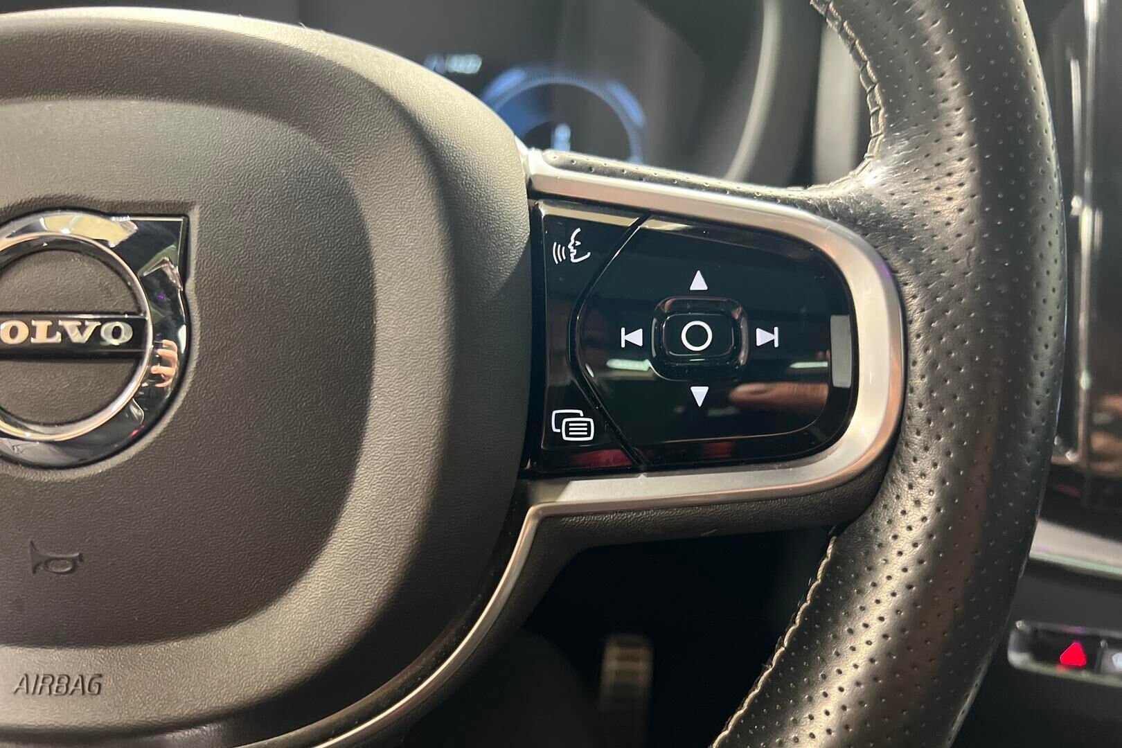 Volvo XC60 iso kuva 24