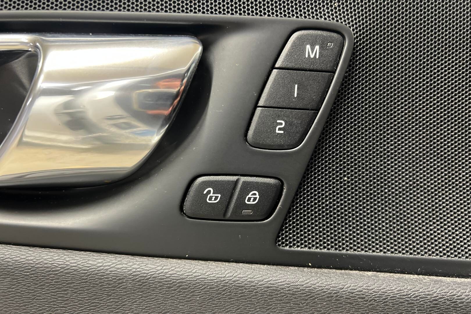 Volvo XC60 iso kuva 15