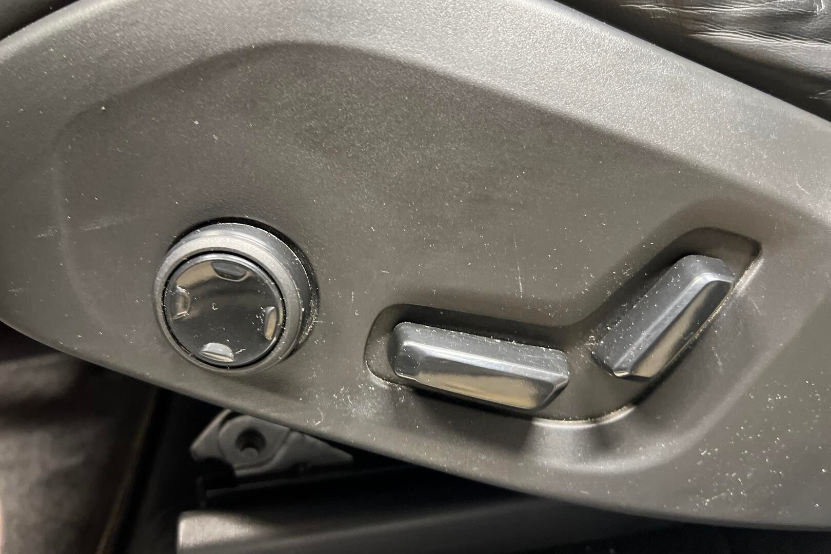 Volvo XC60 iso kuva 16